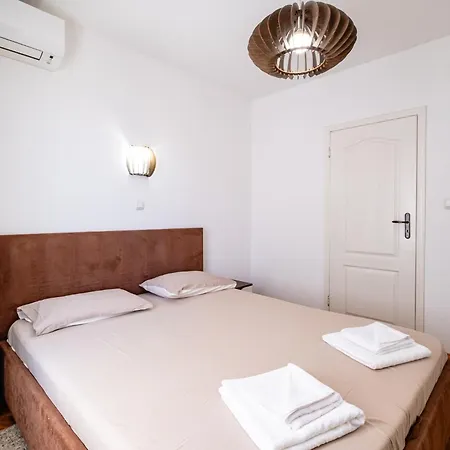 очарователен до морската градина דירה