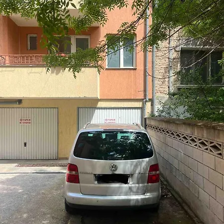 דירה очарователен до морската градина וארנה