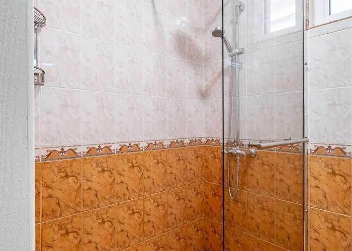 очарователен до морската градина