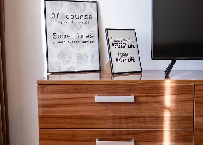 очарователен до морската градина アパート ヴァルナ